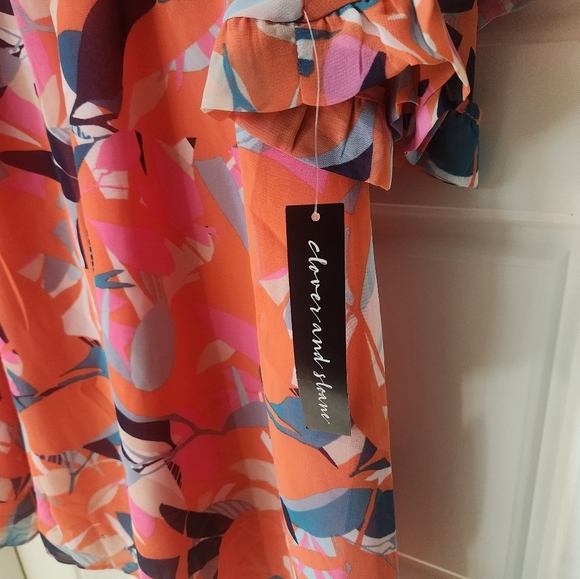 Clover and Sloane Flutter Sleeve Floral Mini Dress, Fit and Flare - Picture 4 of 9